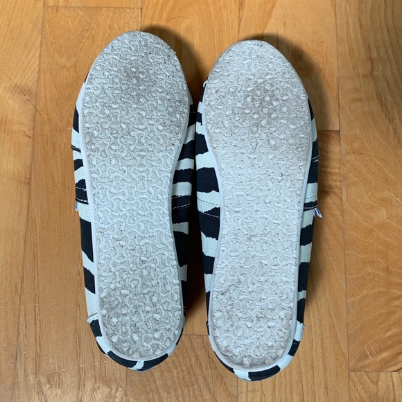 Toms Zebra Print Classic Slip-Ons - Picture 4 of 6